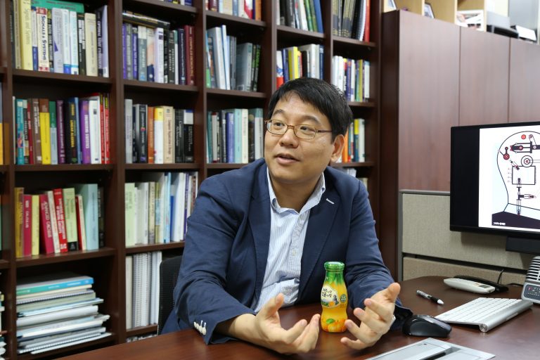 [인터뷰] 윤성로 서울대 교수,  AI 빅데이터 넘어 ‘일반지능’ 구현 도전