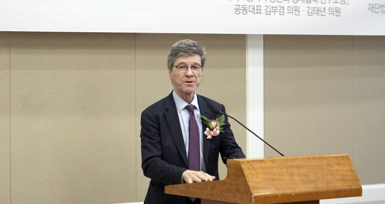 제프리 삭스”AI, 공익관점 접근해야 잠재력 달성….기본소득제 도입, 근로시간↓ 세율↑ 필요”