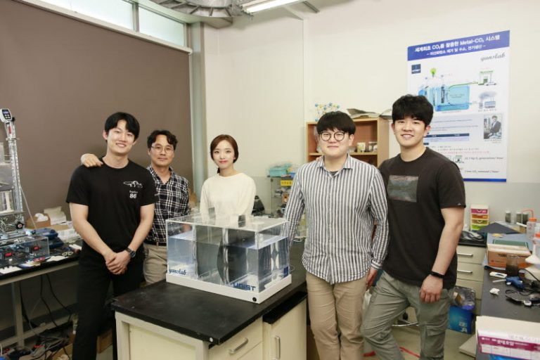 이산화탄소 전해질로 전기·수소 생성x기후변화 대응