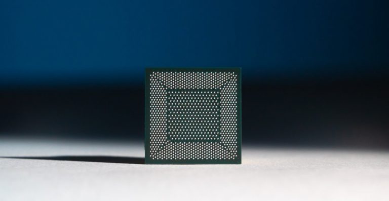 인텔, CPU 1000배속 뉴로모픽 AI칩 공개…800만개 뉴론 탑재