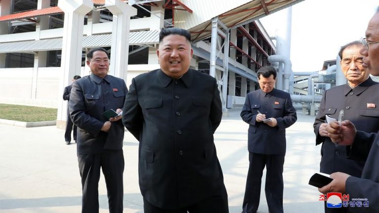 ‘사망설’ 김정은 건재과시, 공개활동 재개