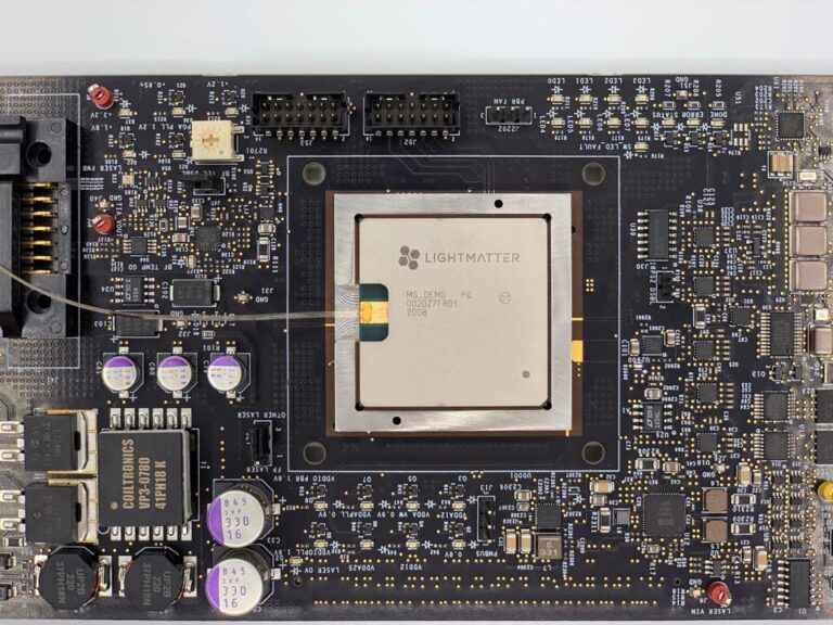 차세대 포토닉 AI 칩 “NVIDIA A100 10배 속도”