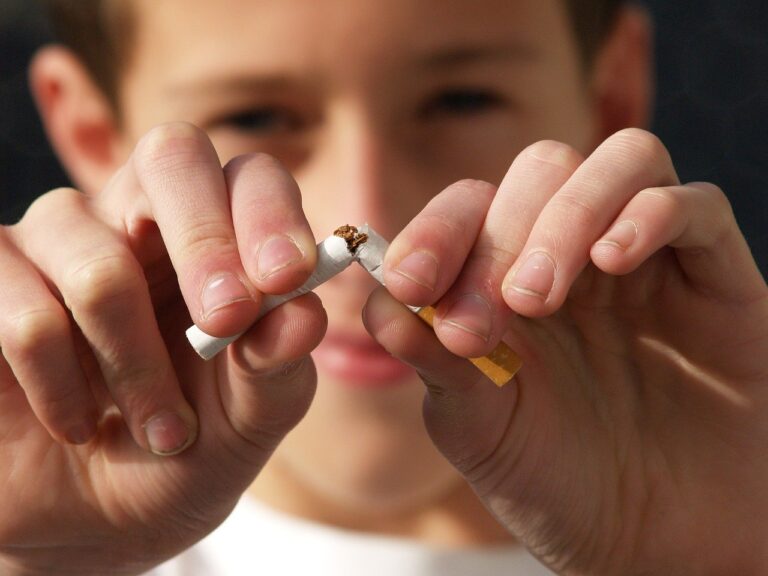 Smoking increases the risk of depression and schizophrenia