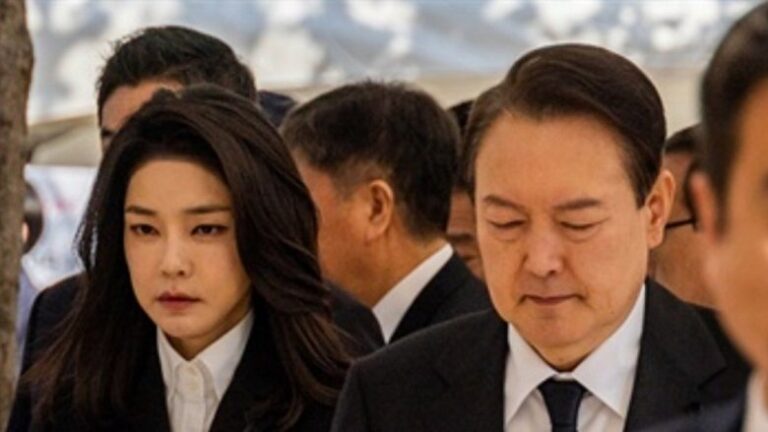 초유의 前대통령 부부 구속…김건희 수감에 외신 사건 이례성 주목