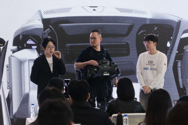 도움없이 착용하는 웨어러블 로봇 개발